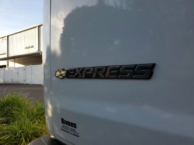 2025 Chevrolet Express Cargo WT