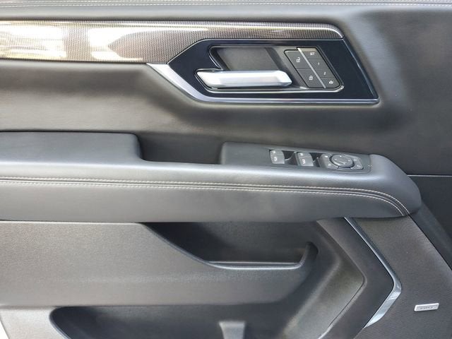 2025 GMC Yukon Elevation