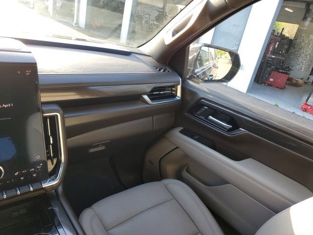 2025 GMC Yukon Elevation