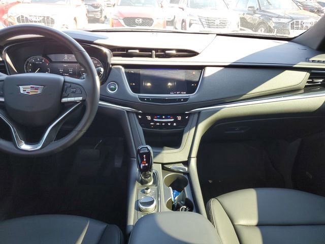 2025 Cadillac XT6 Luxury