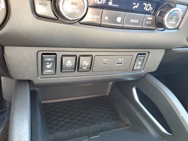 2024 Nissan Frontier SV