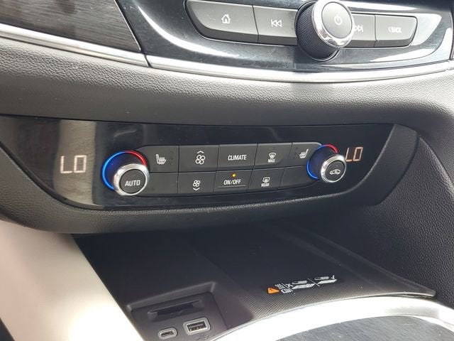 2022 Buick Enclave Essence