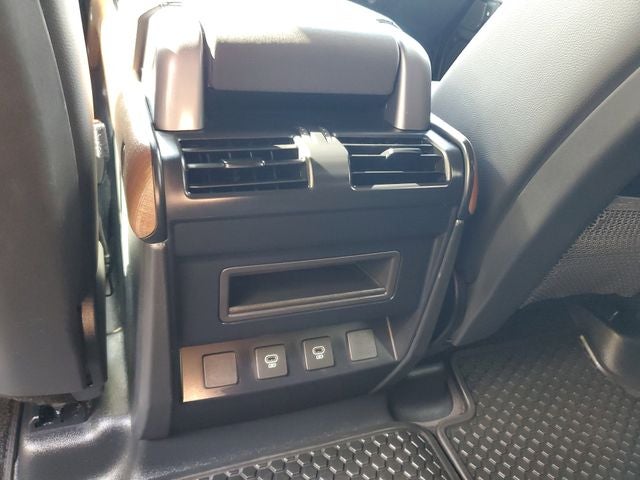 2023 Land Rover Defender X-Dynamic SE