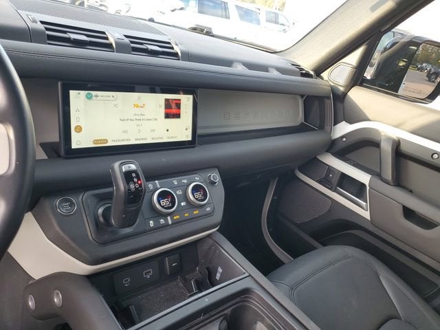 2024 Land Rover Defender 110 P400 S