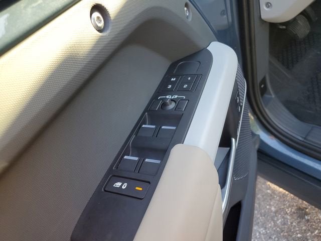 2024 Land Rover Defender S