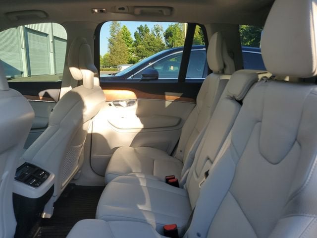 2021 Volvo XC90 T6 Momentum 7 Passenger
