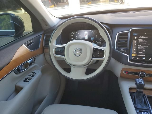 2021 Volvo XC90 T6 Momentum 7 Passenger