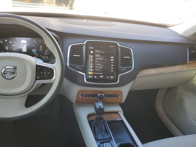 2021 Volvo XC90 T6 Momentum 7 Passenger