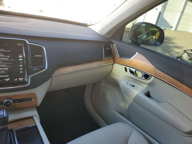 2021 Volvo XC90 T6 Momentum 7 Passenger