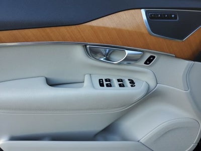 2021 Volvo XC90 T6 Momentum 7 Passenger