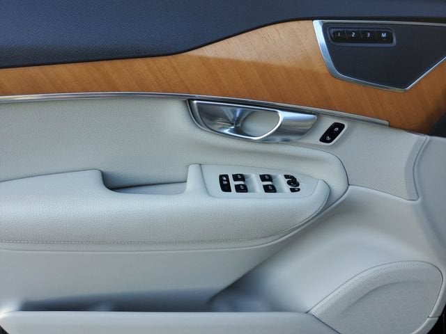 2021 Volvo XC90 T6 Momentum 7 Passenger