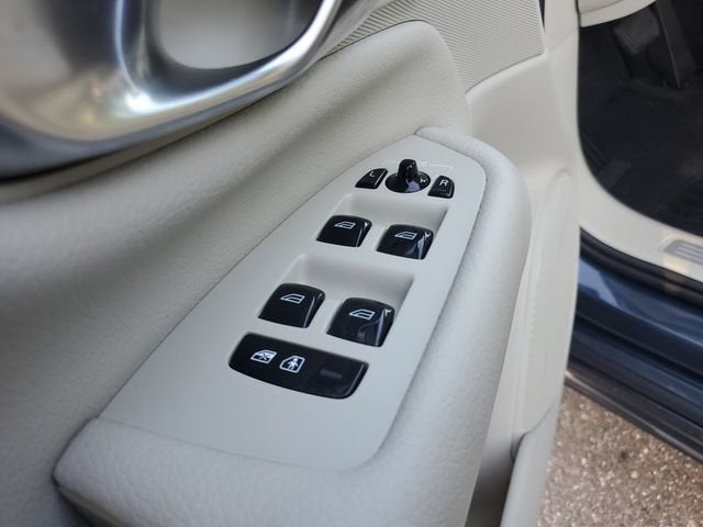 2021 Volvo XC90 T6 Momentum 7 Passenger