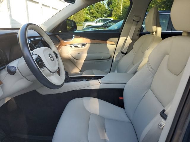 2021 Volvo XC90 T6 Momentum 7 Passenger