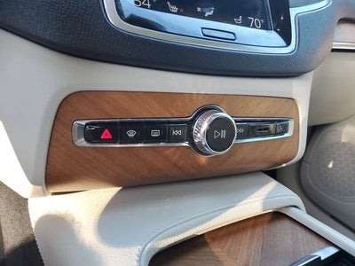 2021 Volvo XC90 T6 Momentum 7 Passenger