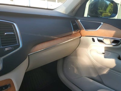 2021 Volvo XC90 T6 Momentum 7 Passenger