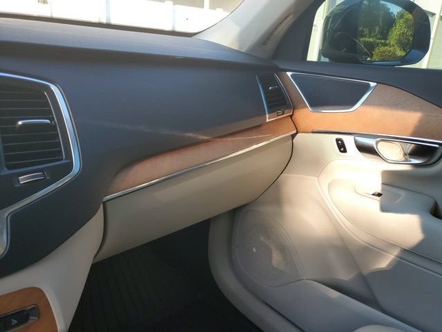 2021 Volvo XC90 T6 Momentum 7 Passenger