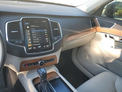 2021 Volvo XC90 T6 Momentum 7 Passenger