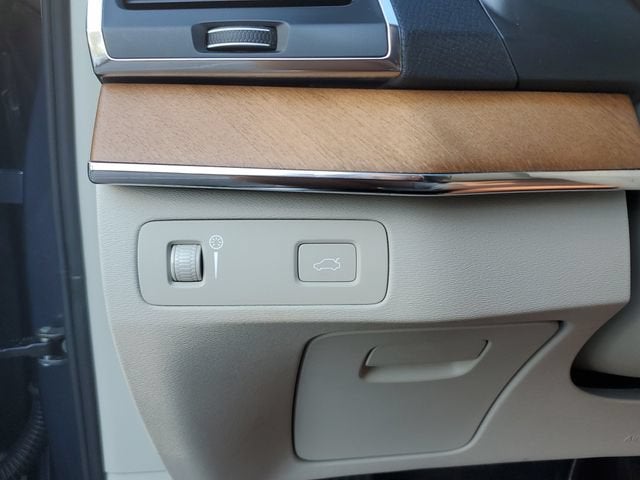 2021 Volvo XC90 T6 Momentum 7 Passenger