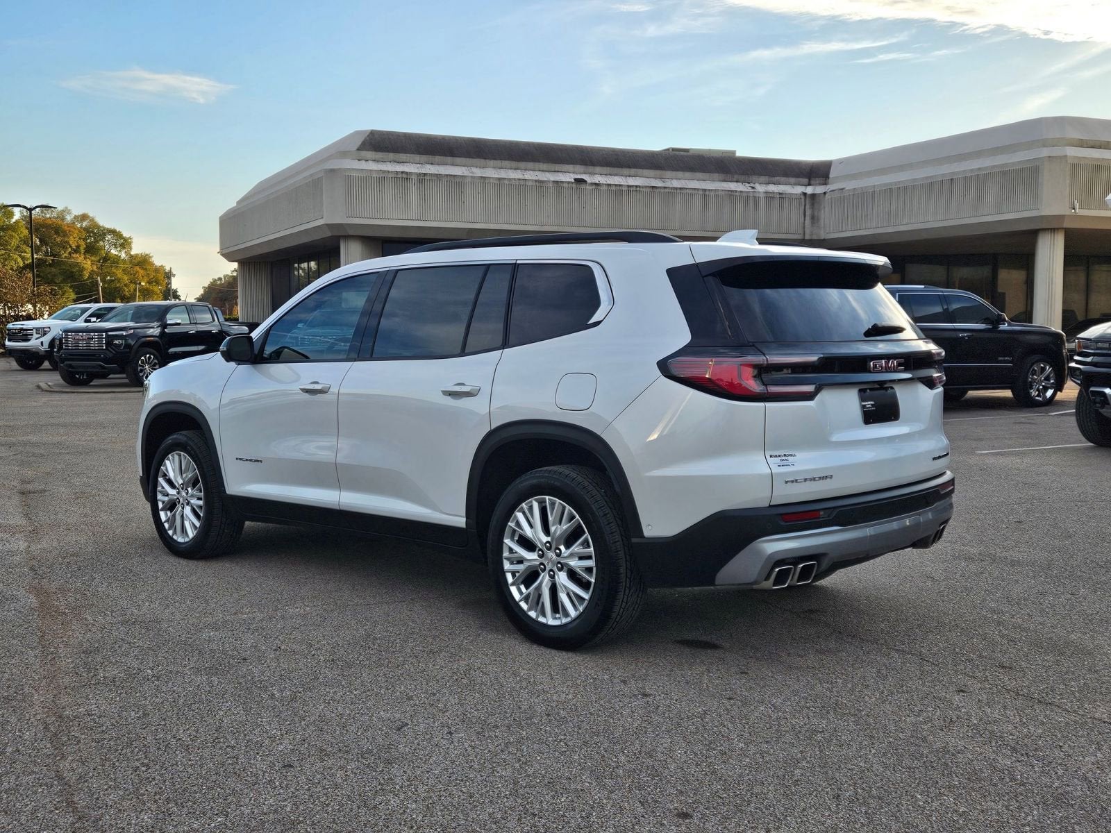 2025 GMC Acadia Elevation