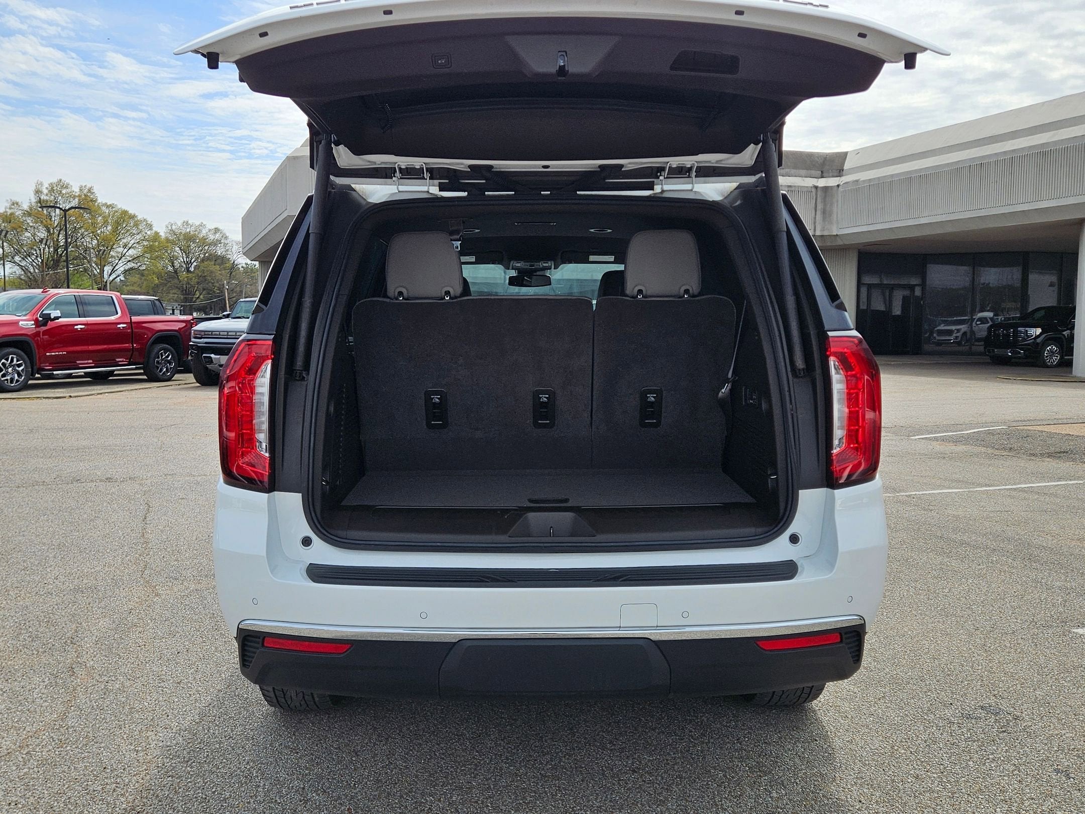2024 GMC Yukon SLT