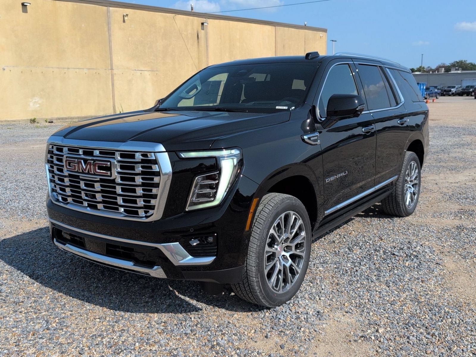 2026 GMC Yukon Denali - Photo 10