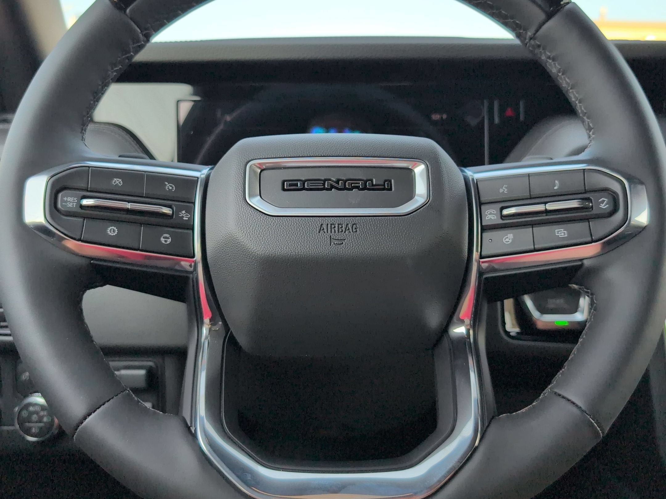 2026 GMC Yukon Denali - Photo 12