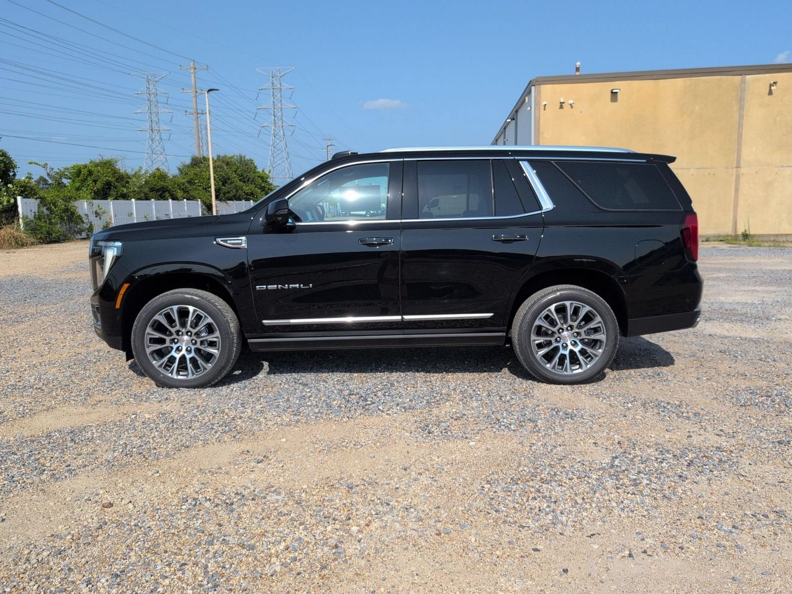 2026 GMC Yukon Denali - Photo 2
