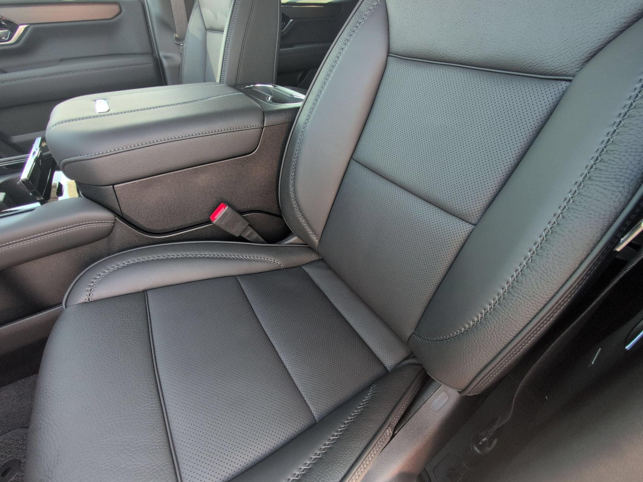 2026 GMC Yukon Denali - Photo 24
