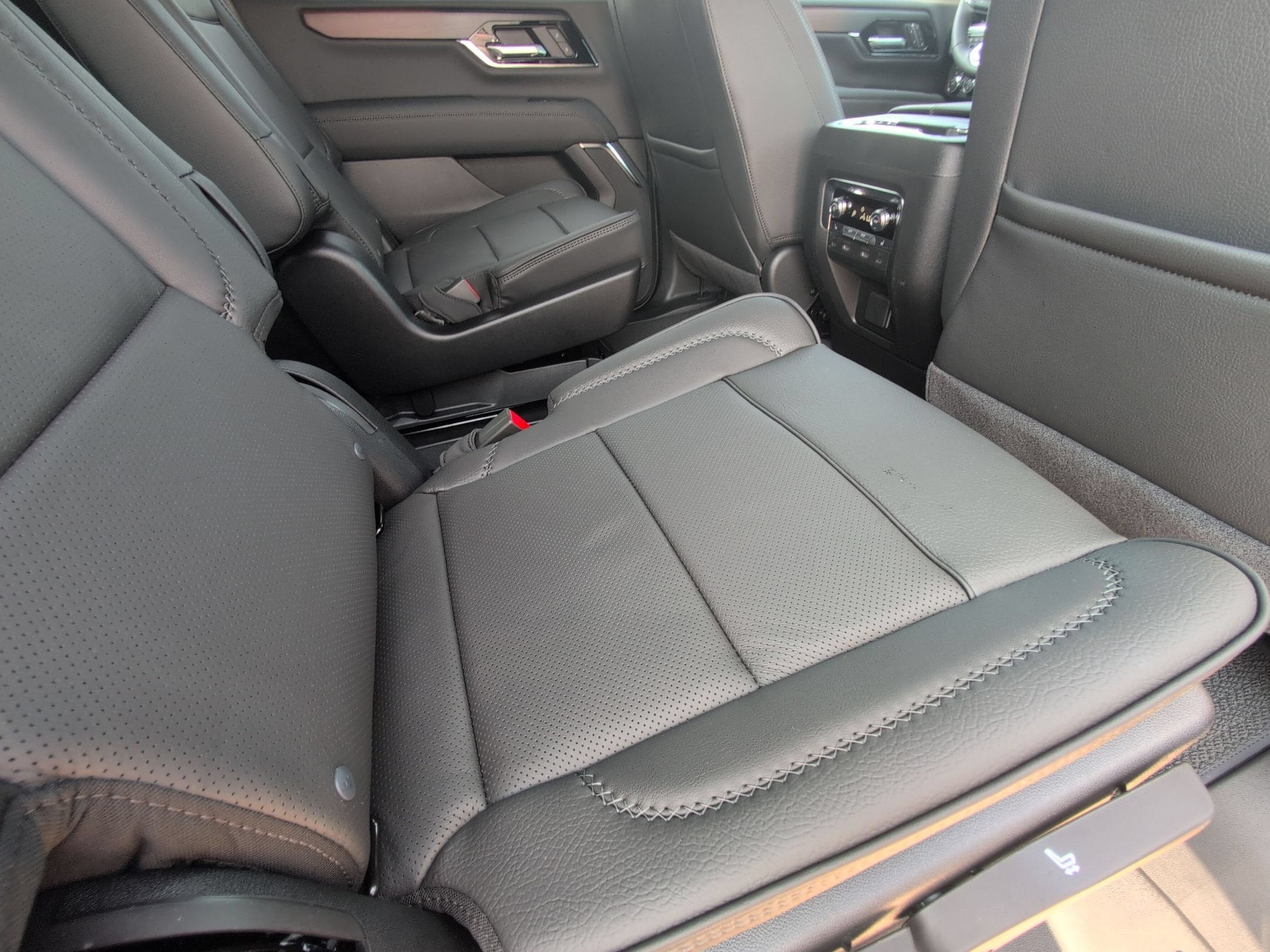2026 GMC Yukon Denali - Photo 30
