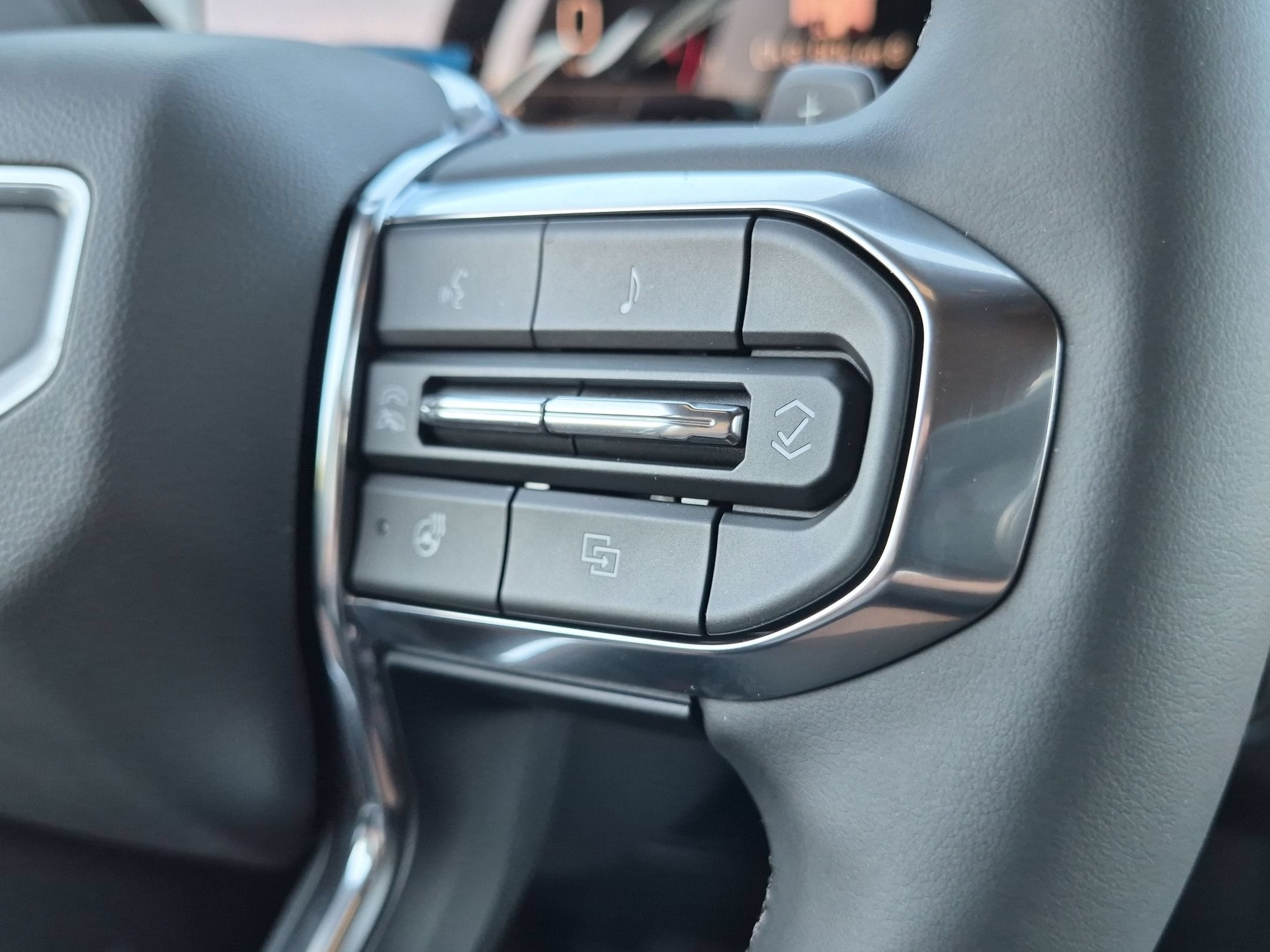 2027 GMC Yukon Denali - Photo 14