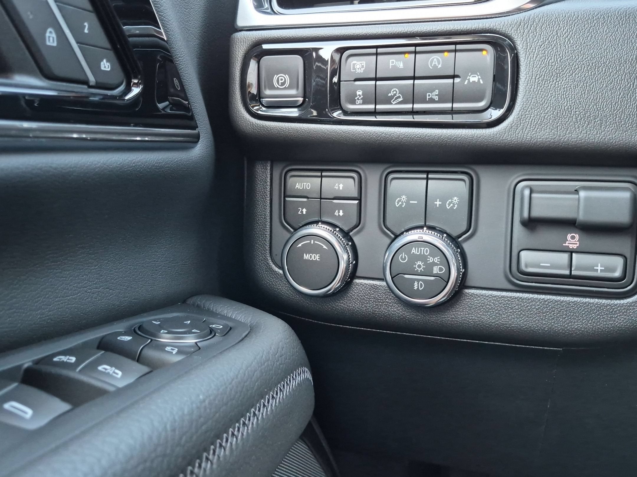 2027 GMC Yukon Denali - Photo 16