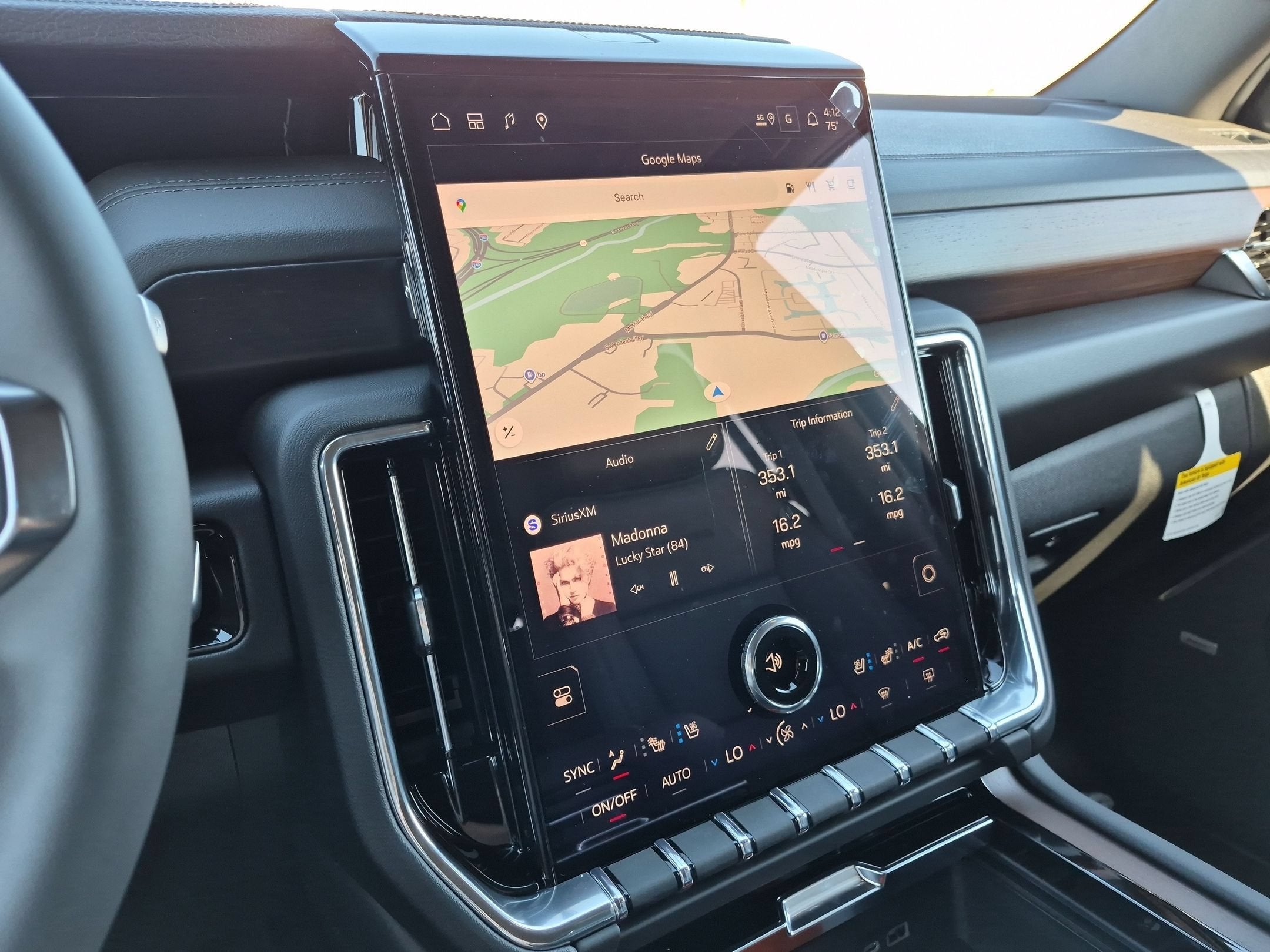 2027 GMC Yukon Denali - Photo 17