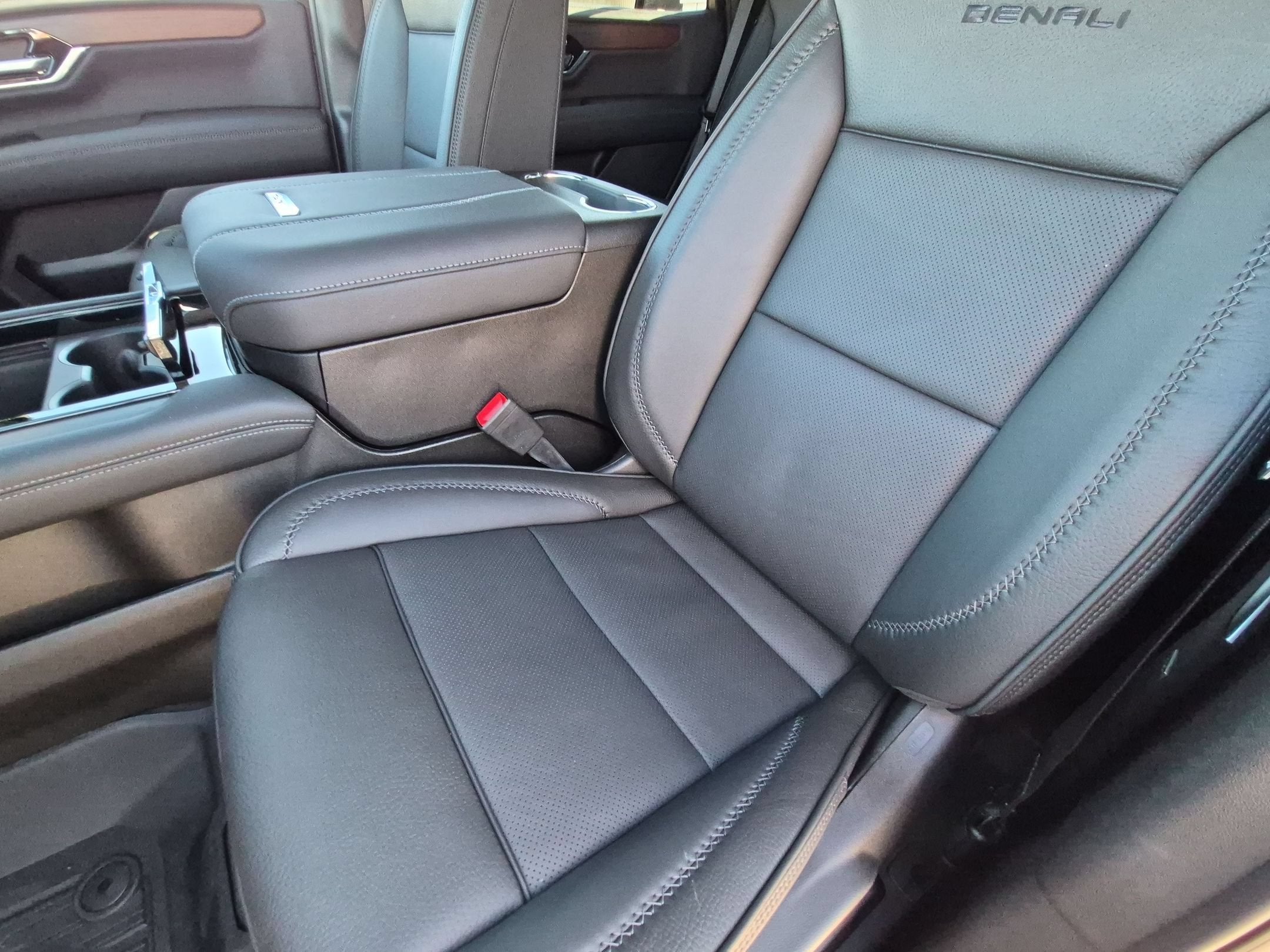 2027 GMC Yukon Denali - Photo 24