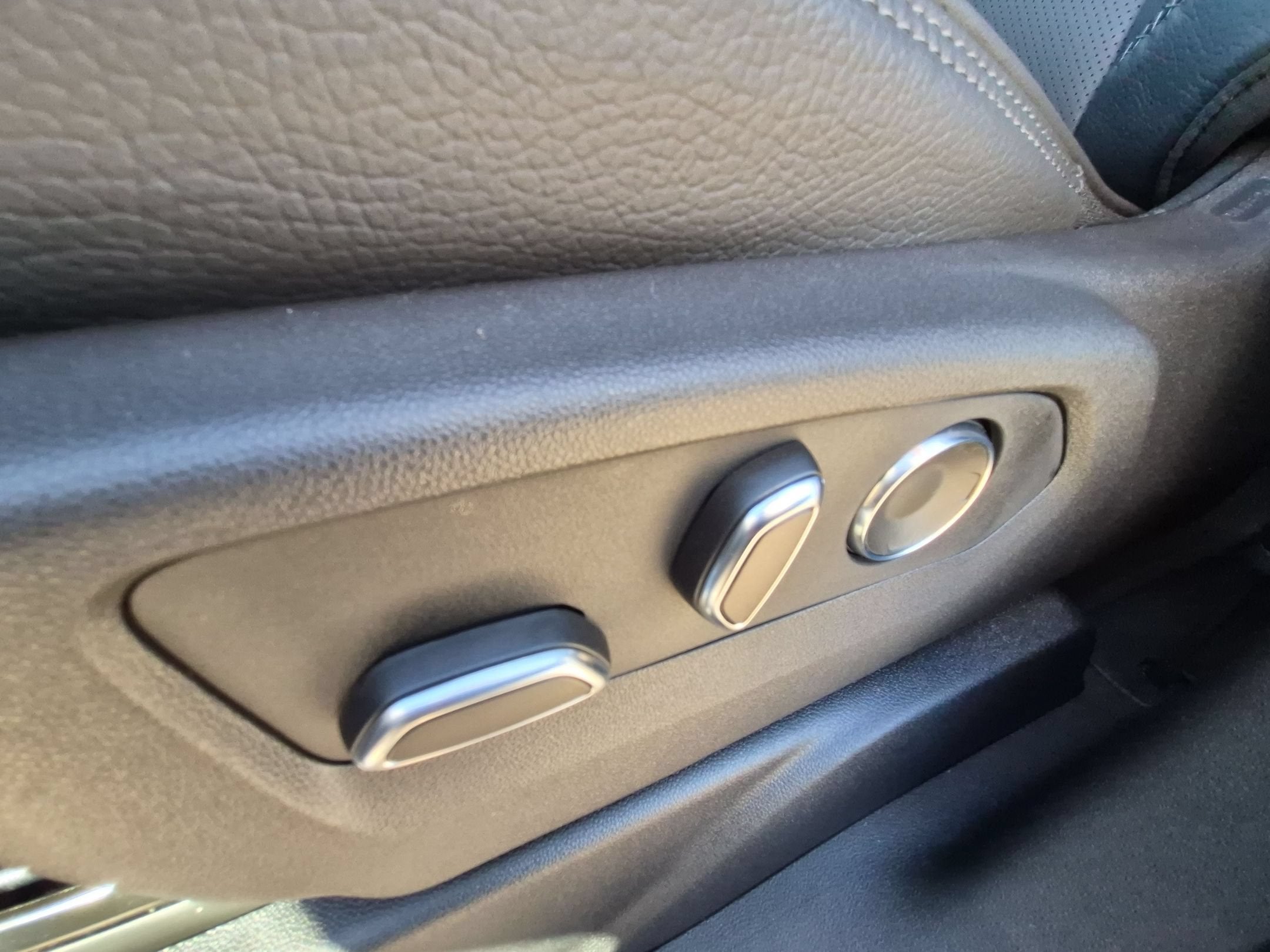 2027 GMC Yukon Denali - Photo 25