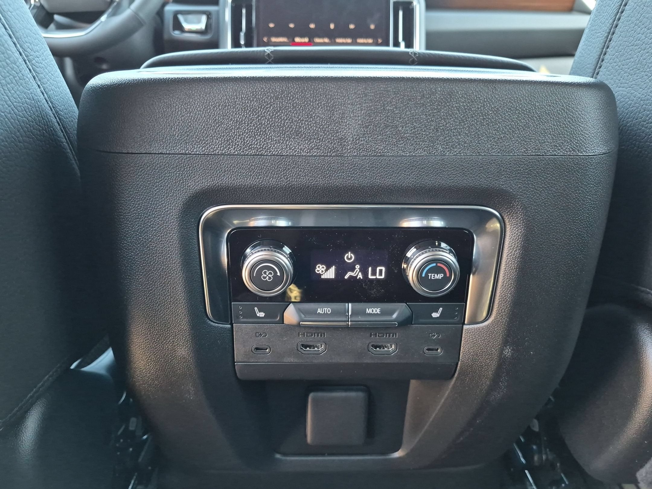 2027 GMC Yukon Denali - Photo 27
