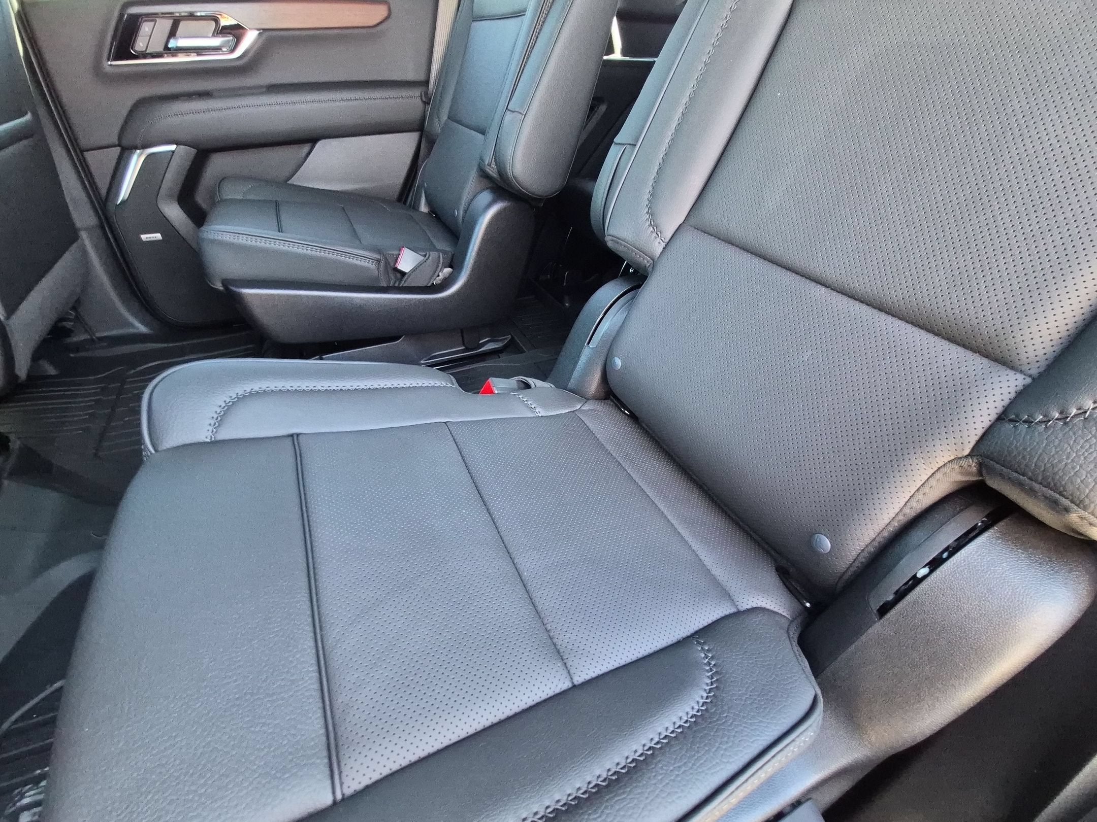 2027 GMC Yukon Denali - Photo 29
