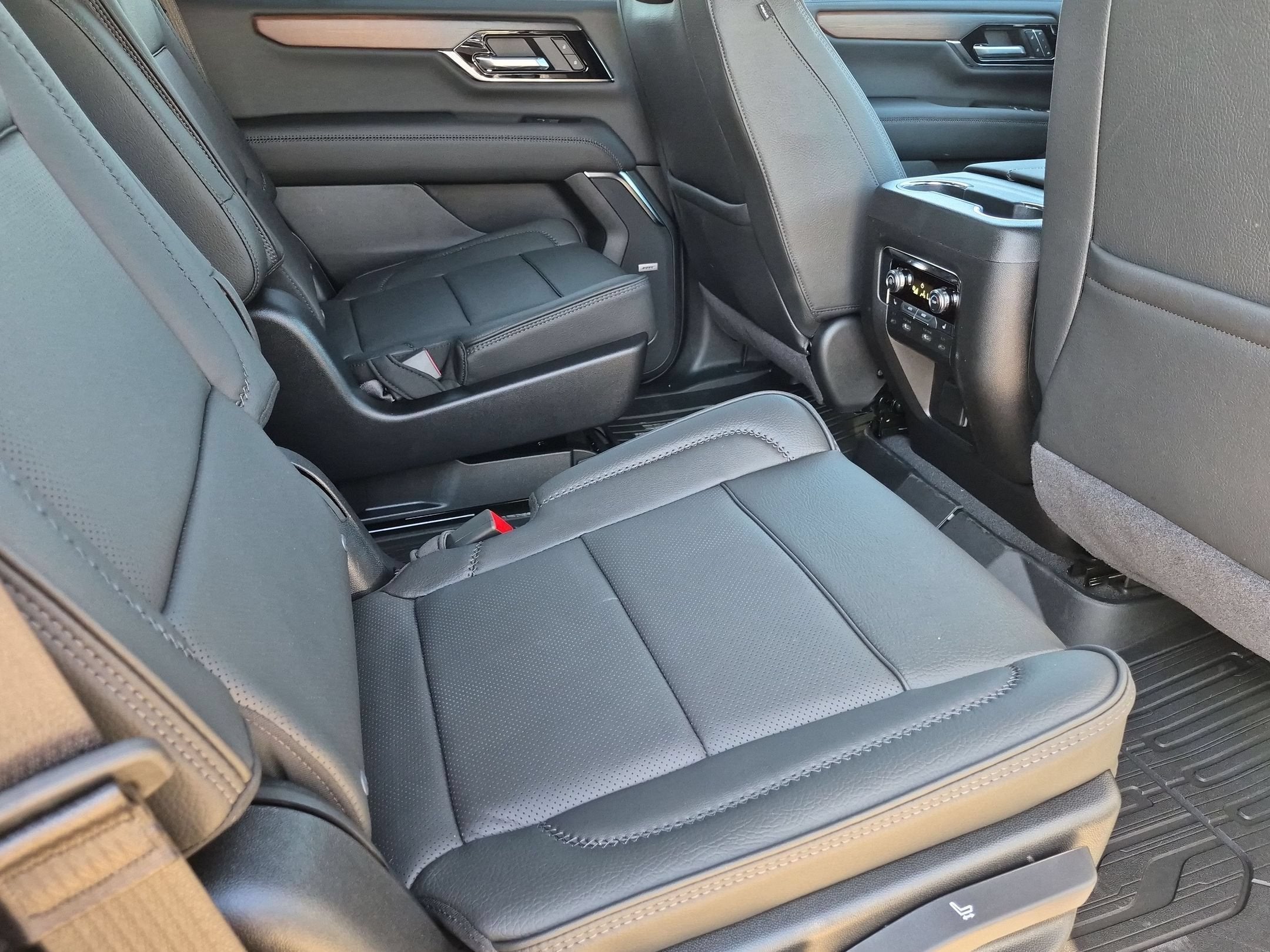 2027 GMC Yukon Denali - Photo 31
