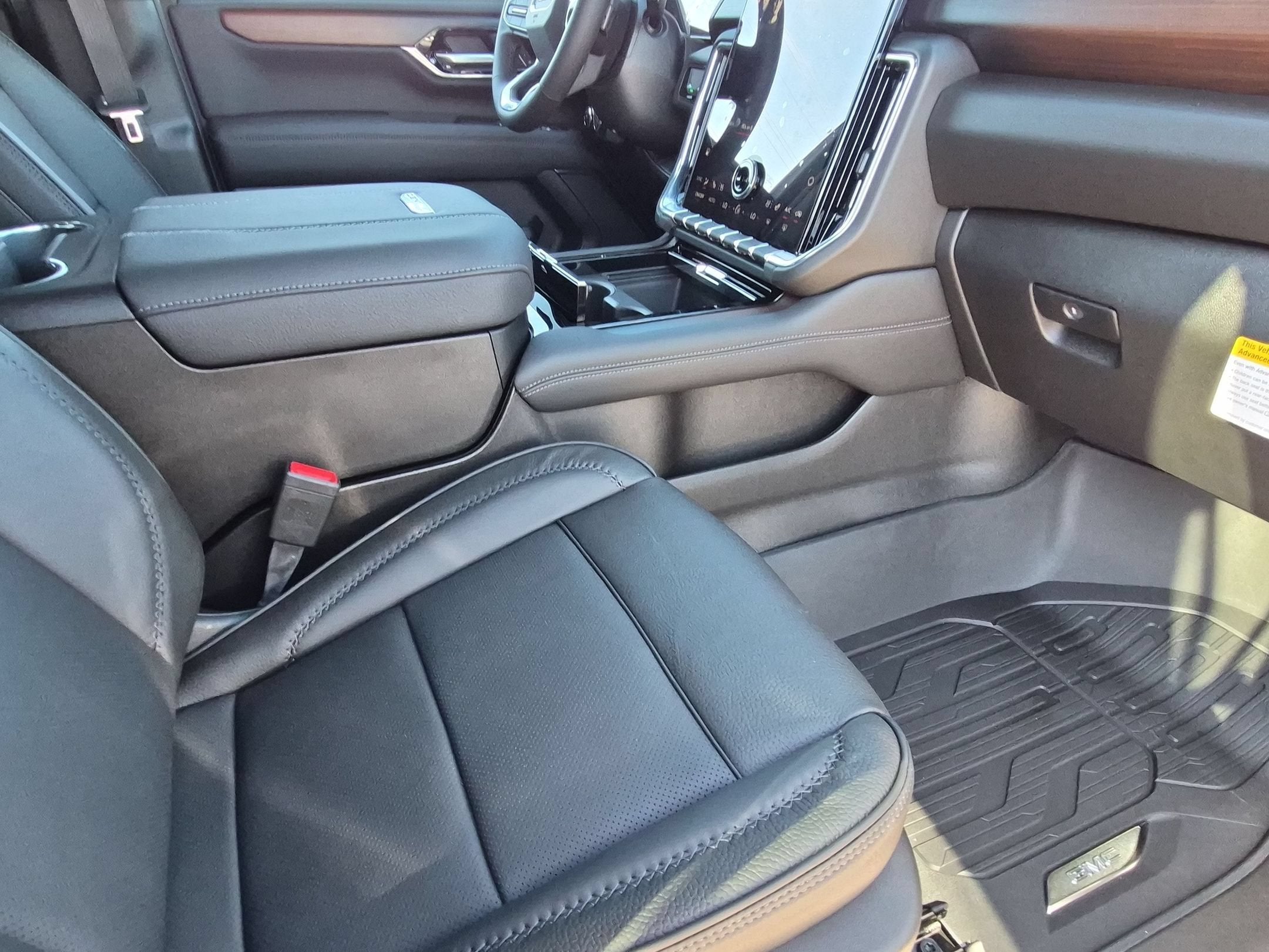 2027 GMC Yukon Denali - Photo 32