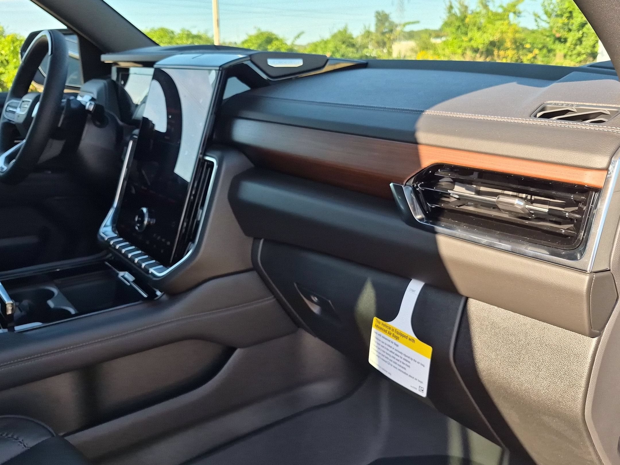 2027 GMC Yukon Denali - Photo 33