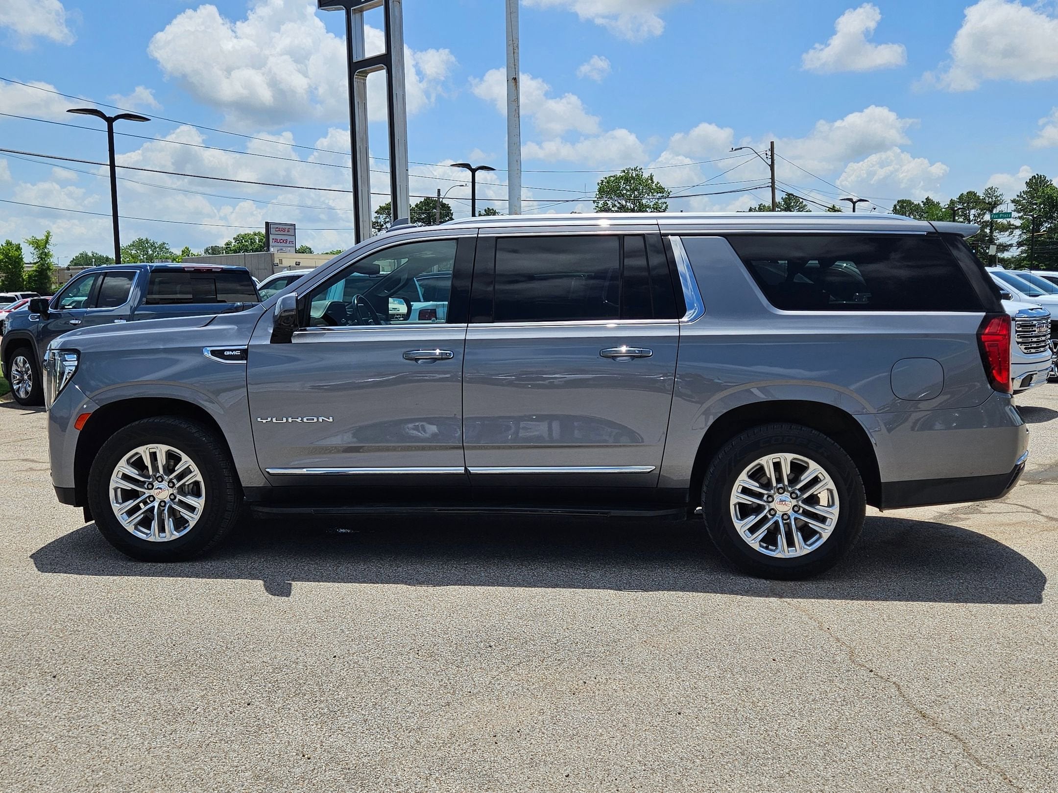 2022 GMC Yukon XL SLT