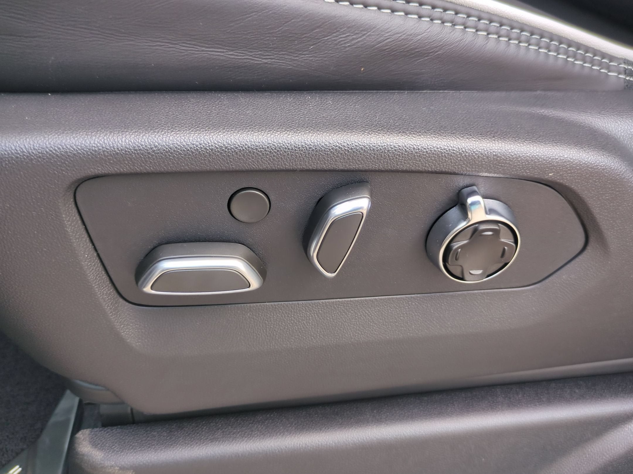 2026 GMC Yukon XL AT4 Ultimate - Photo 20