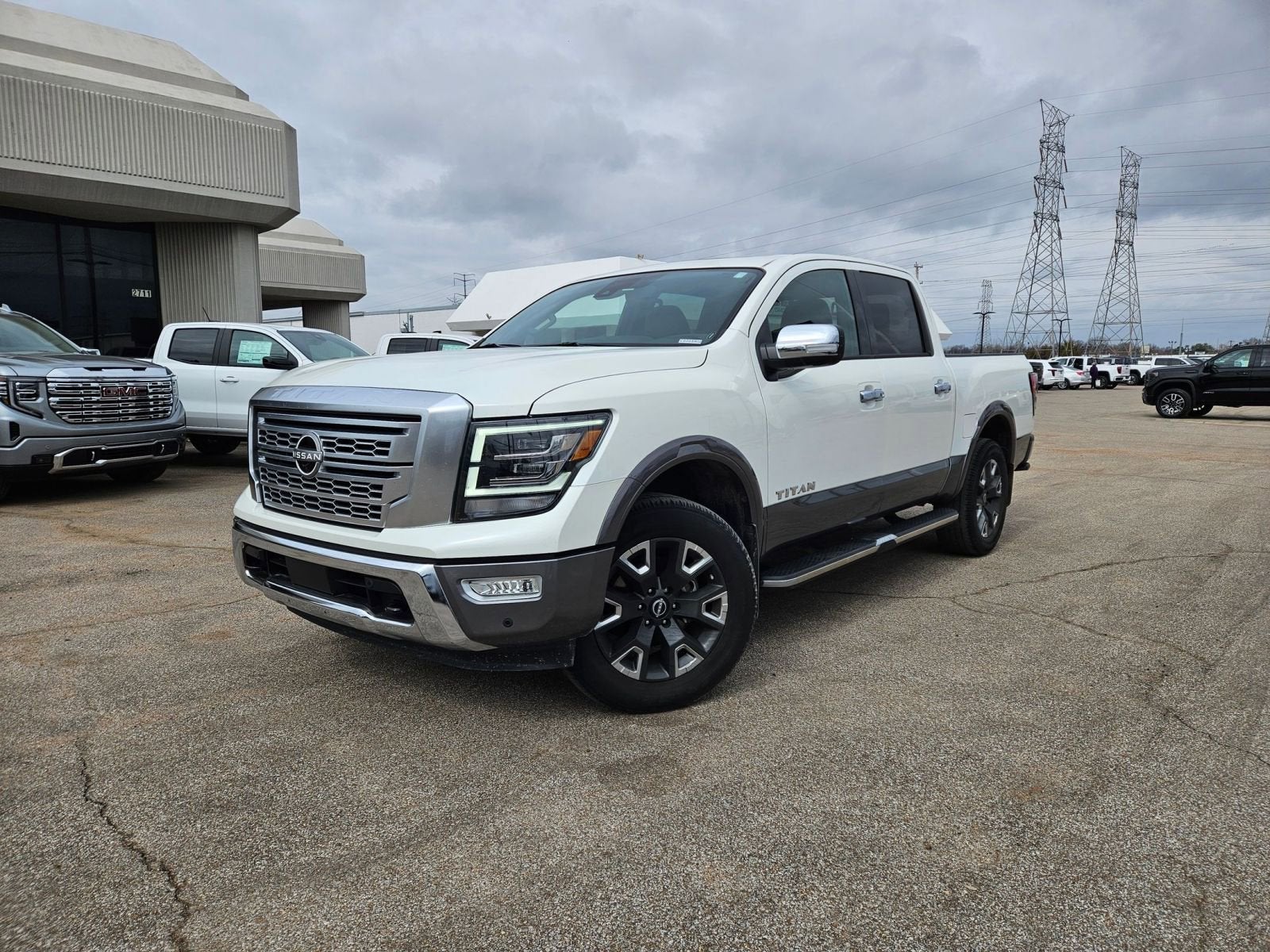2023 Nissan TITAN Crew Cab Platinum Reserve 4x4