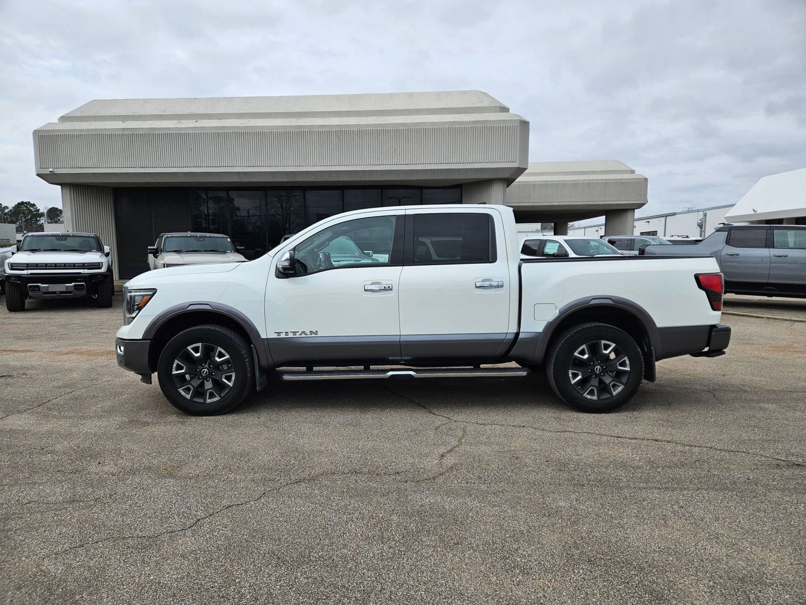 2023 Nissan TITAN Crew Cab Platinum Reserve 4x4