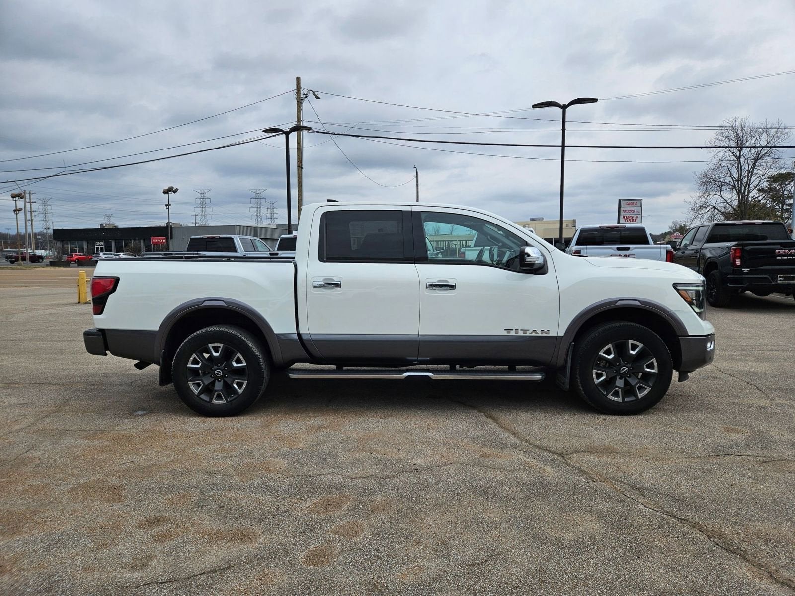 2023 Nissan TITAN Crew Cab Platinum Reserve 4x4