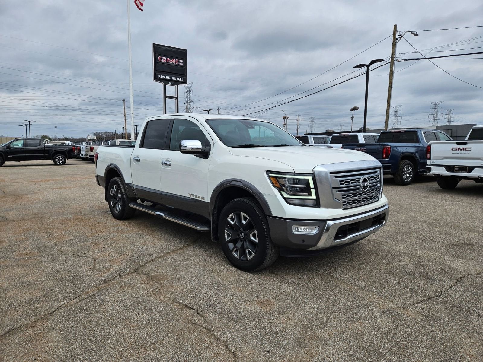 2023 Nissan TITAN Crew Cab Platinum Reserve 4x4