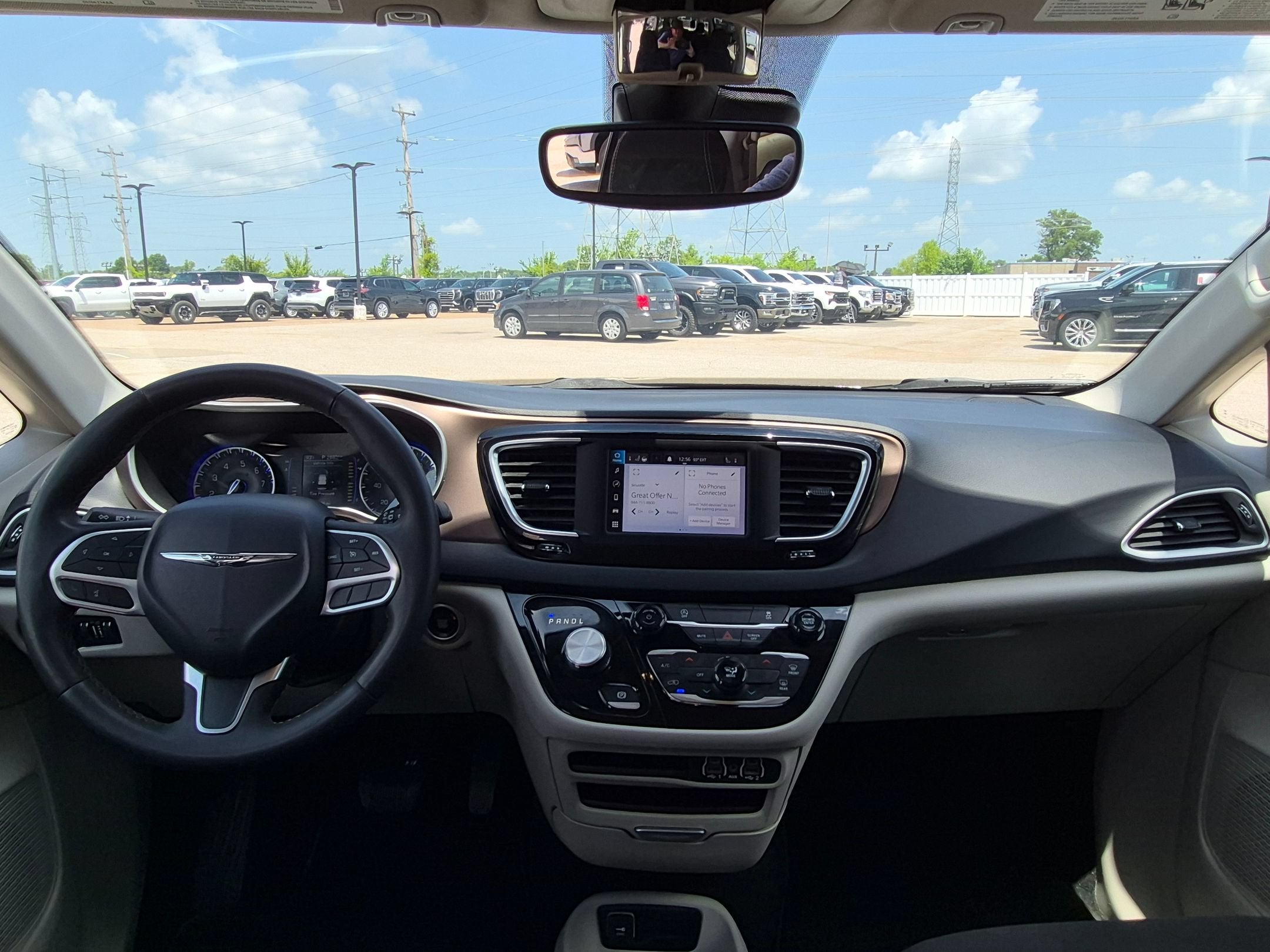 2023 Chrysler Voyager LX