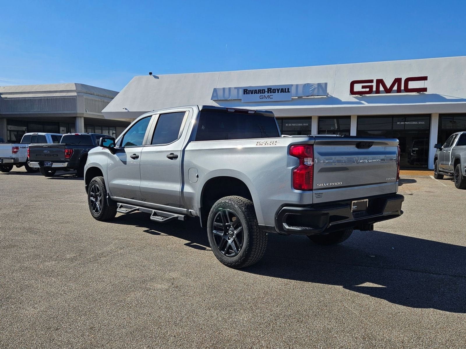 2023 Chevrolet Silverado 1500 Custom Trail Boss