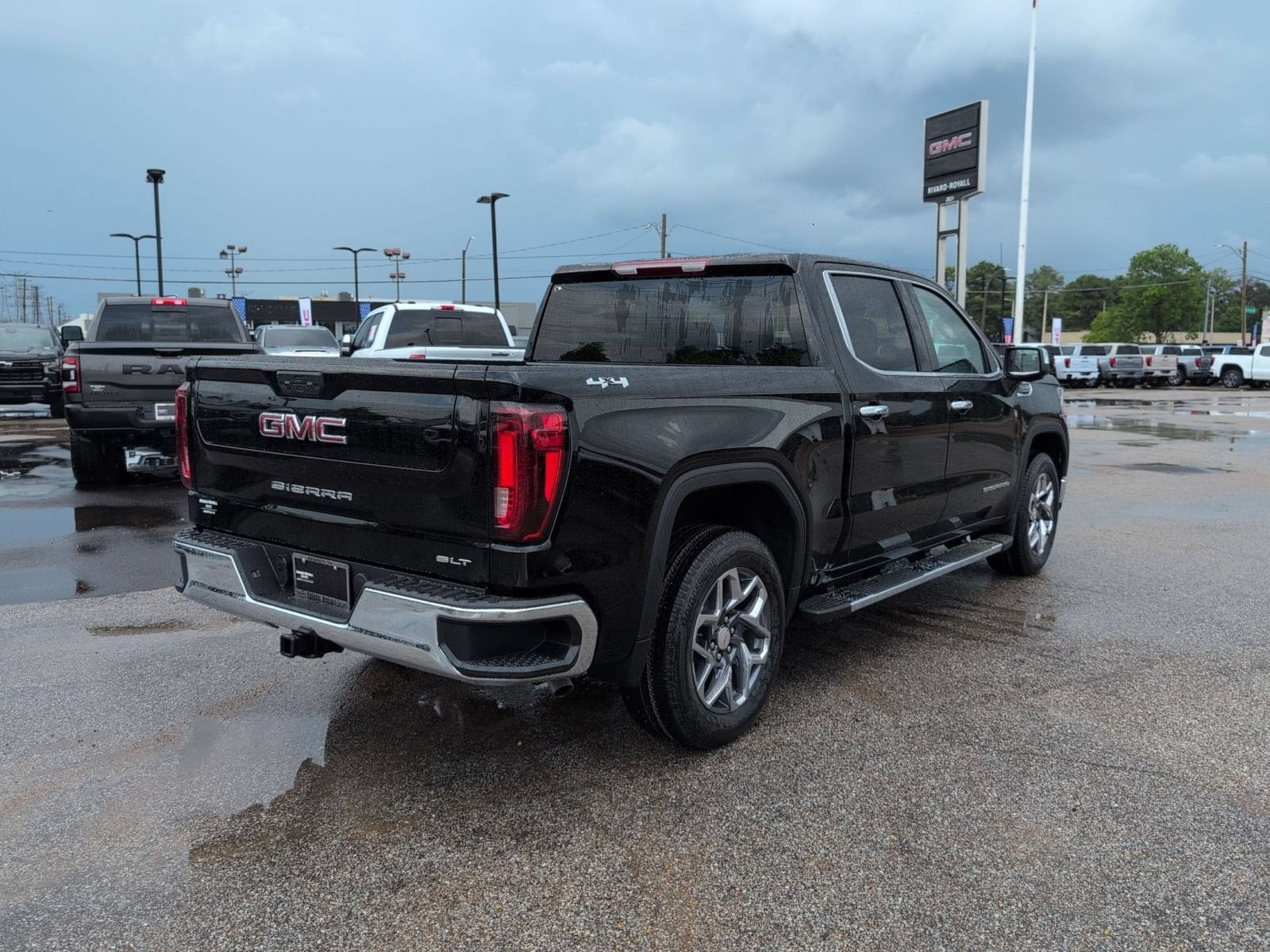 2026 GMC Sierra 1500 SLT - Photo 6