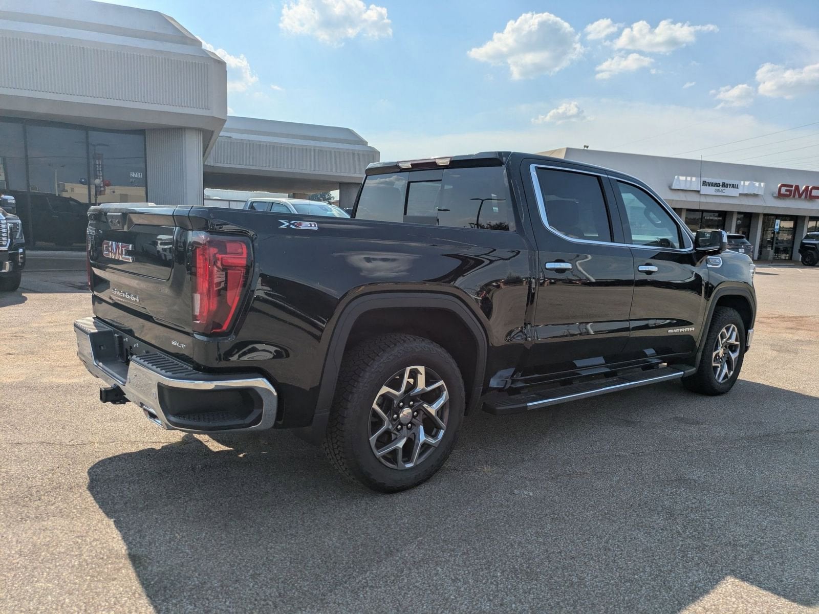 2025 GMC Sierra 1500 SLT
