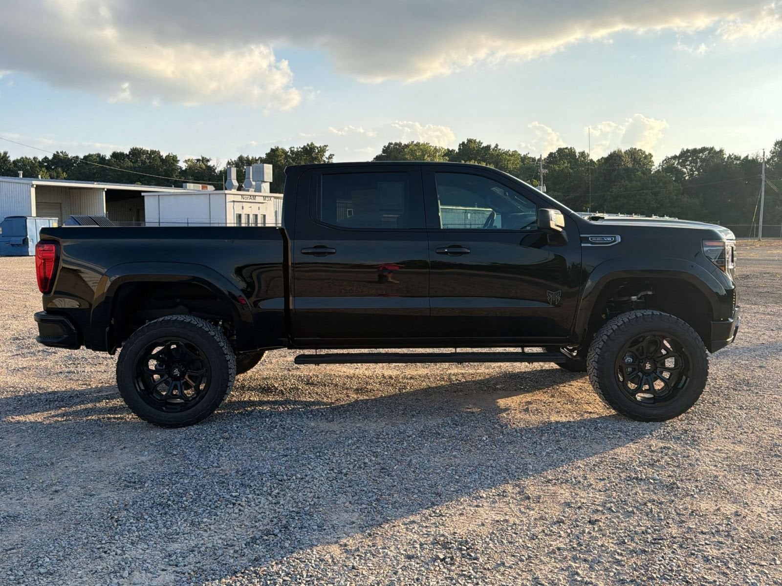 2026 GMC Sierra 1500 AT4 - Photo 7